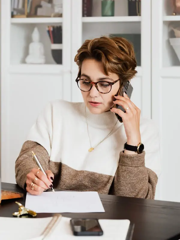 Consultante Omnis en appel de prospection